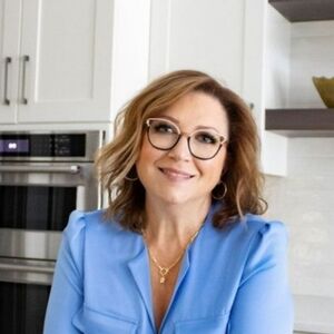 Meet your Posher, Holly